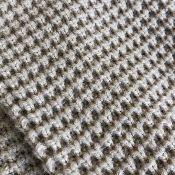 Cropped Sweater - Picture 3 of 3